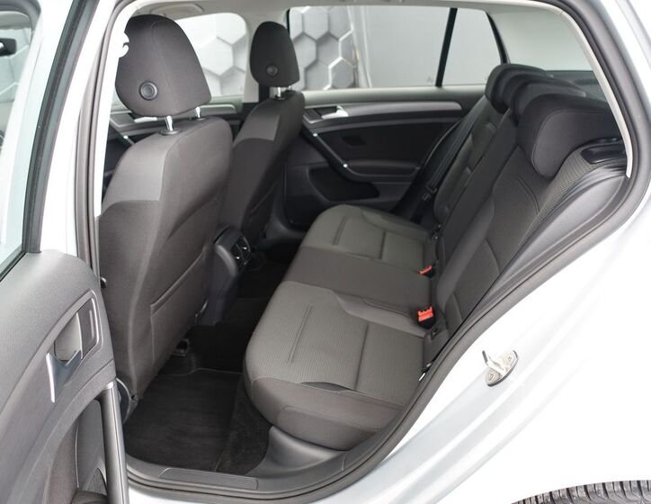 Volkswagen Golf 29