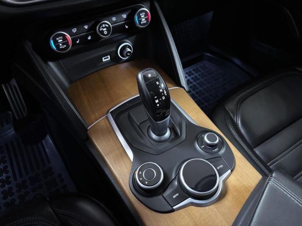 Alfa Romeo Stelvio 14