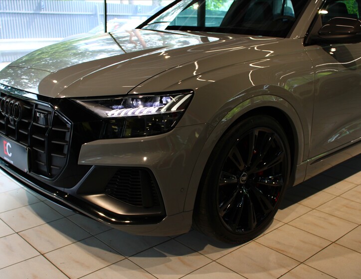Audi SQ8 7