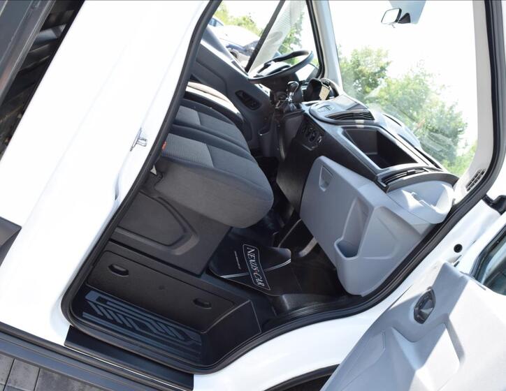 Ford Transit 19