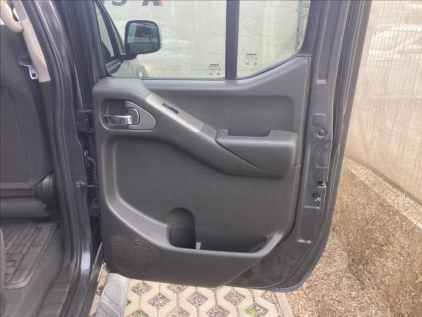 Nissan Navara 25
