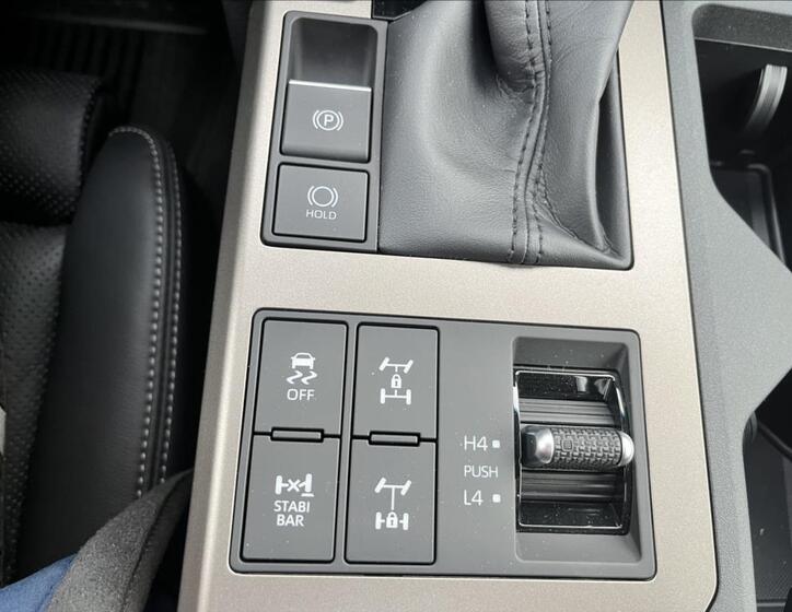 Toyota Land Cruiser 31