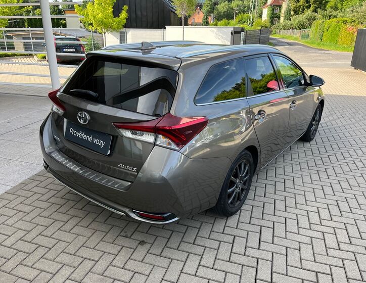 Toyota Auris 6