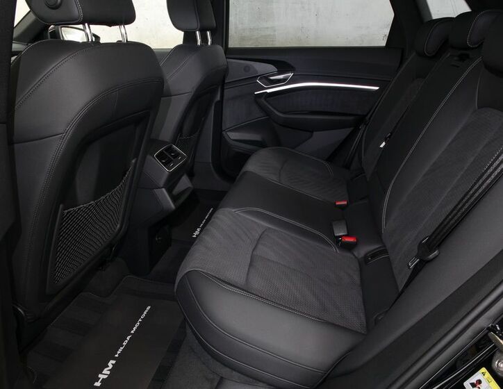 Audi e-tron 13