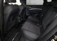 Audi e-tron 13