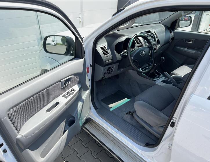 Toyota Hilux 13