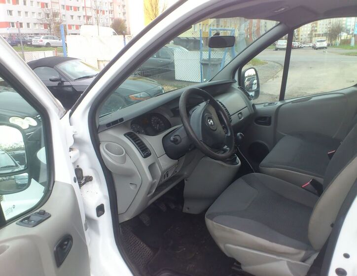 Opel Vivaro 8