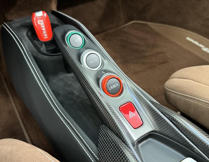 Ferrari F8 16