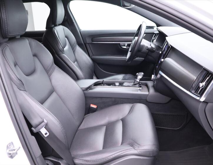 Volvo V90 14