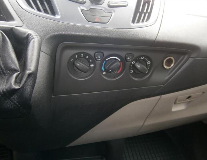 Ford Tourneo Custom 17