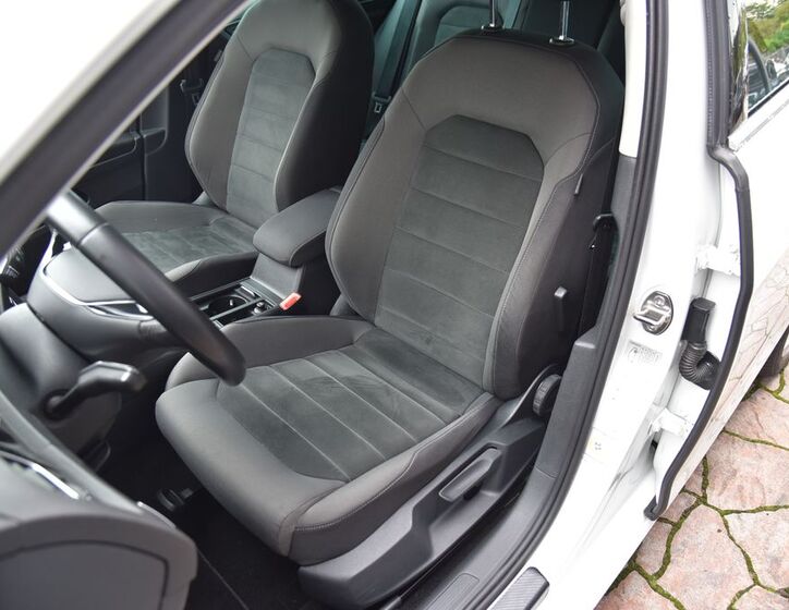 Volkswagen Golf 16