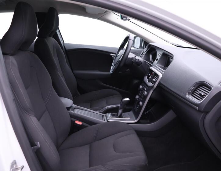 Volvo V40 12