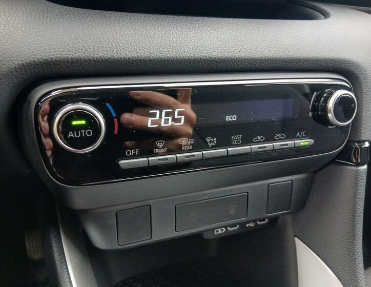 Toyota Yaris 24
