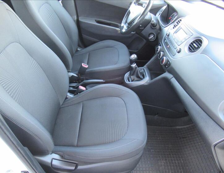 Hyundai i10 18