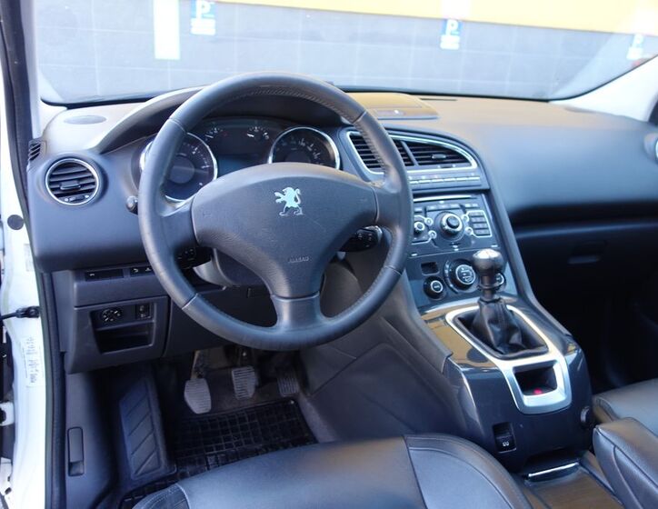 Peugeot 5008 16
