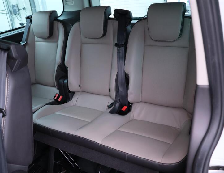 Ford Tourneo Custom 15