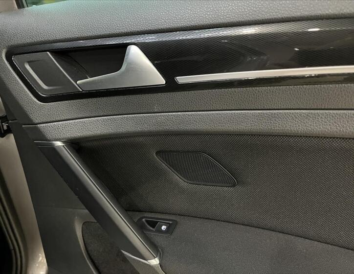 Volkswagen Golf 30