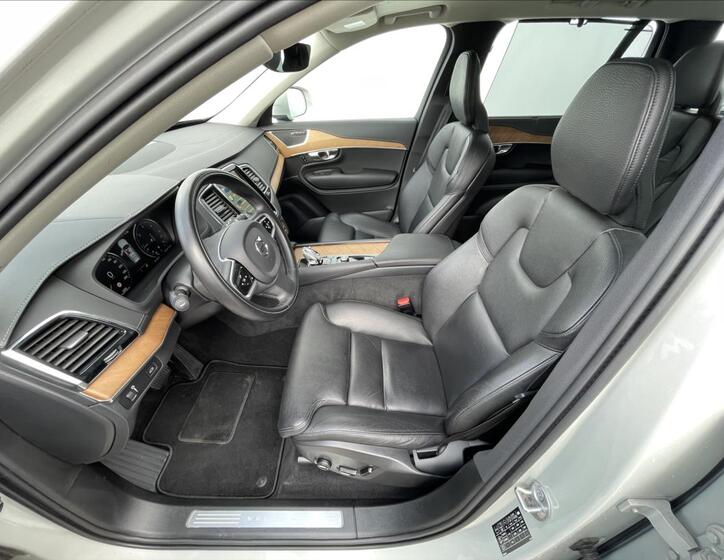 Volvo XC90 4