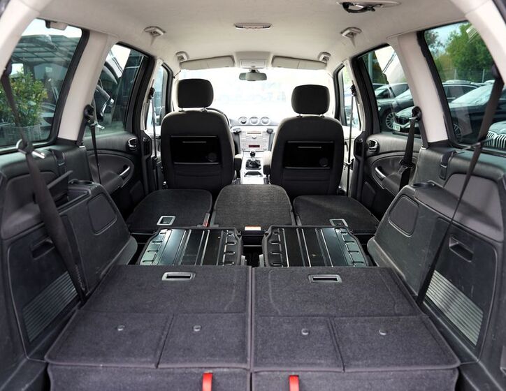 Ford Galaxy 13