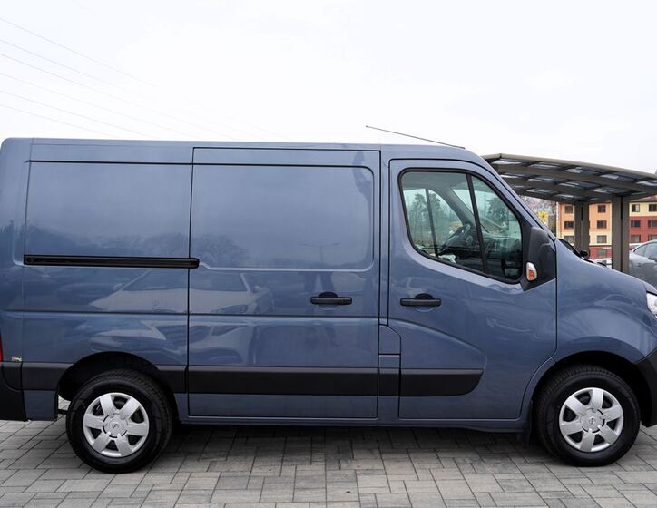 Nissan NV400 7