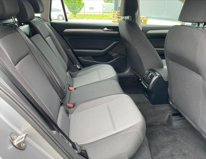 Volkswagen Passat 9