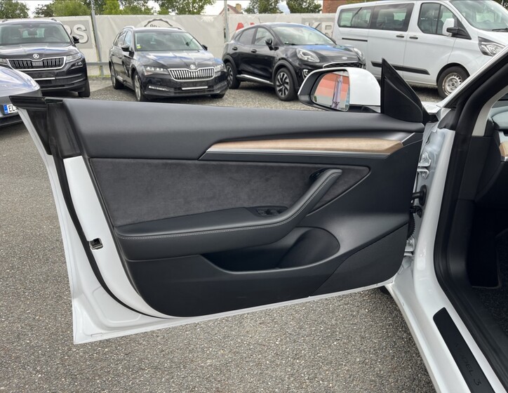 Tesla Model 3 46