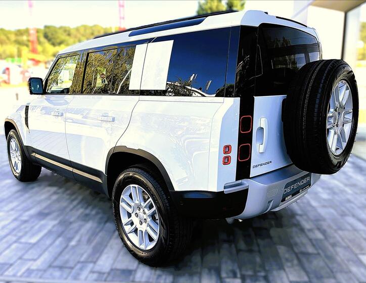 Land Rover Defender 4