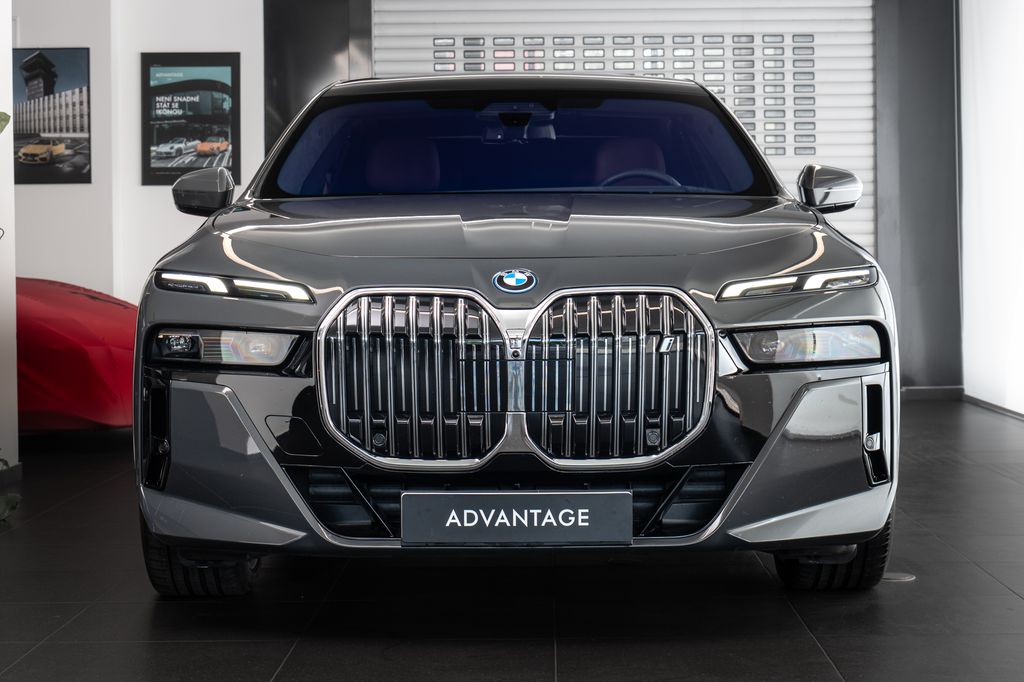 BMW i7