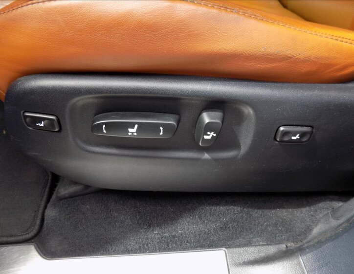 Lexus LX 570 23