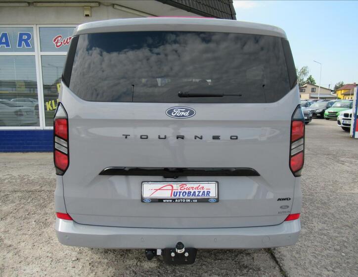 Ford Tourneo Custom 6