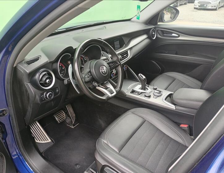 Alfa Romeo Stelvio 16