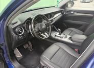 Alfa Romeo Stelvio 16