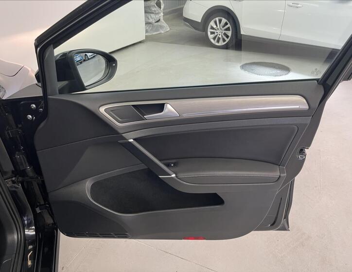 Volkswagen Golf 27
