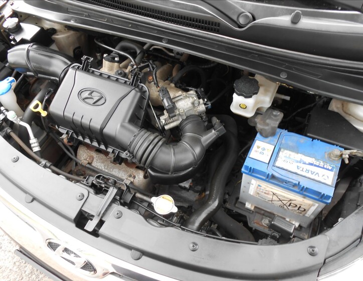 Hyundai i10 12