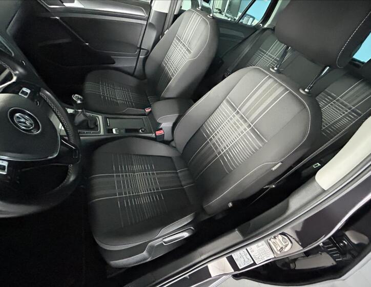 Volkswagen Golf 24