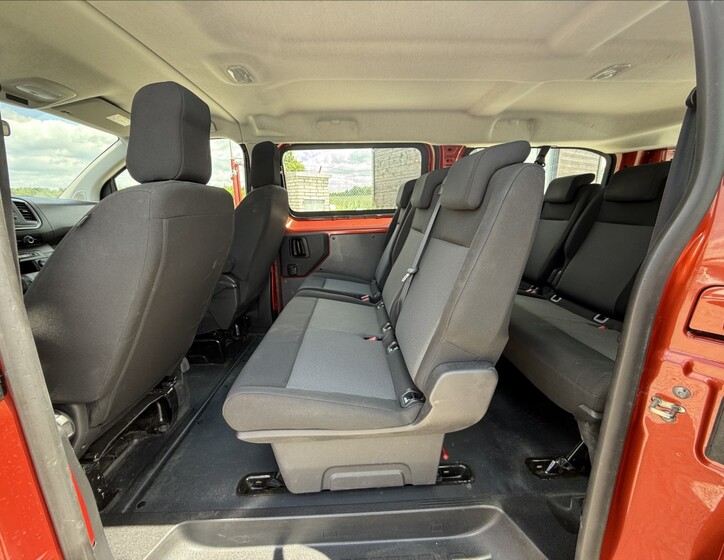 Peugeot Traveller 17