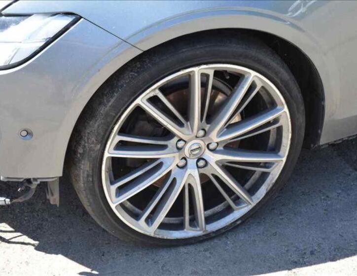 Volvo S90 9