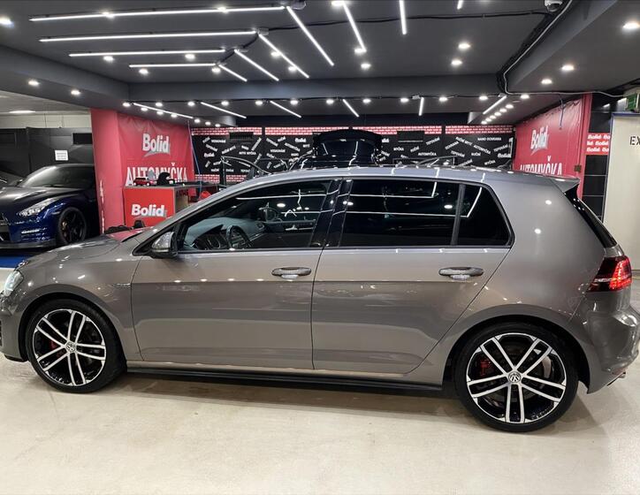 Volkswagen Golf 9