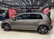 Volkswagen Golf 9
