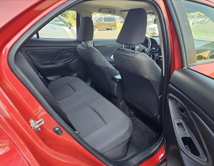 Toyota Yaris Cross 13