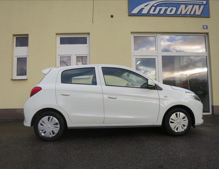 Mitsubishi Space 2