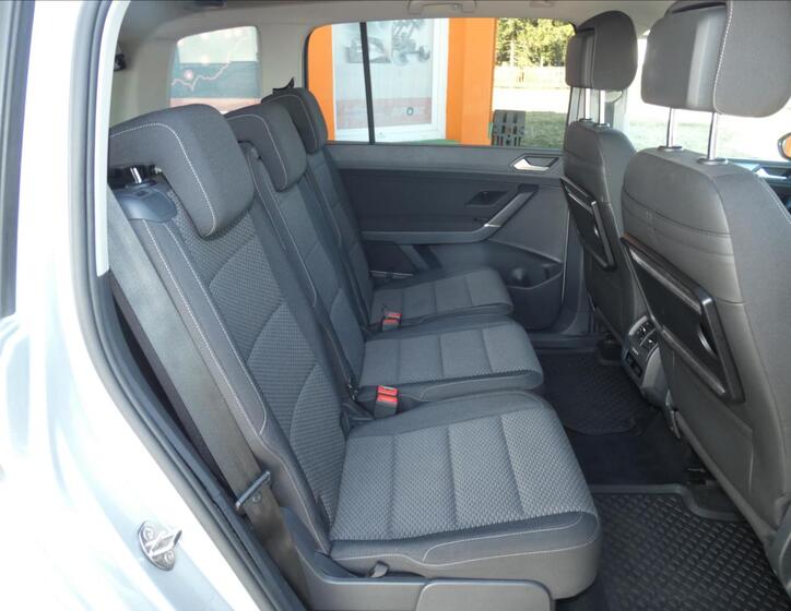 Volkswagen Touran 13