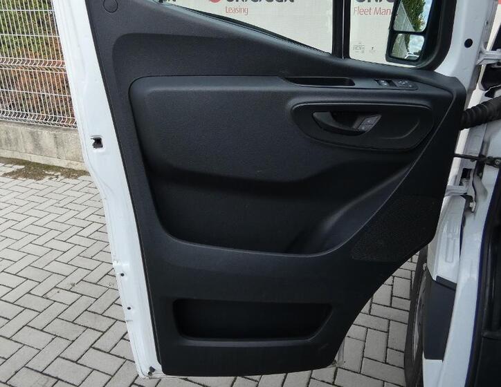 Mercedes-Benz Sprinter 8