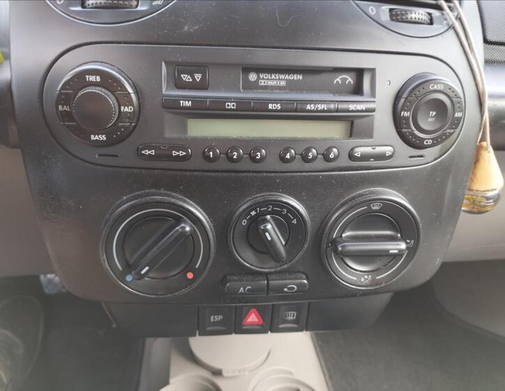Volkswagen New Beetle 11