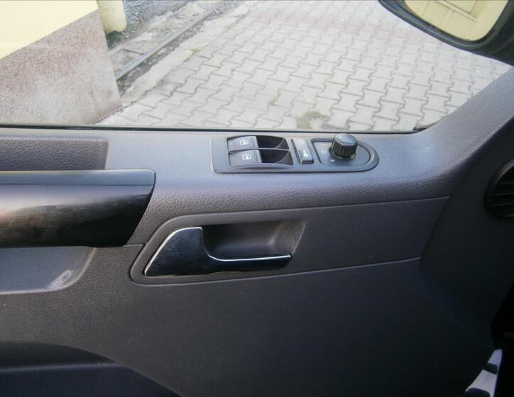 Volkswagen Multivan 13