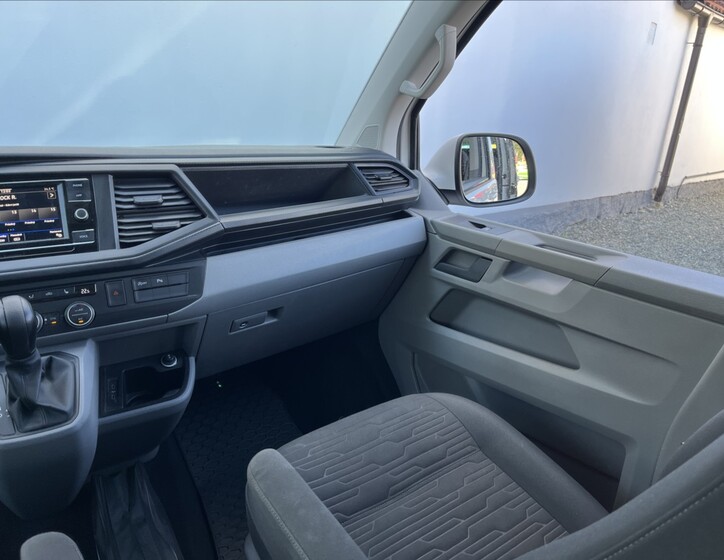 Volkswagen Caravelle 24
