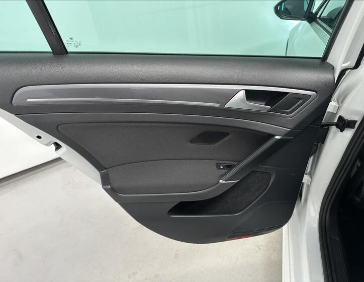 Volkswagen Golf 28