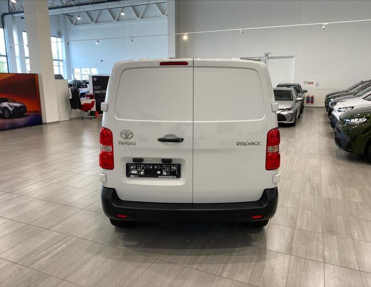 Toyota ProAce 9