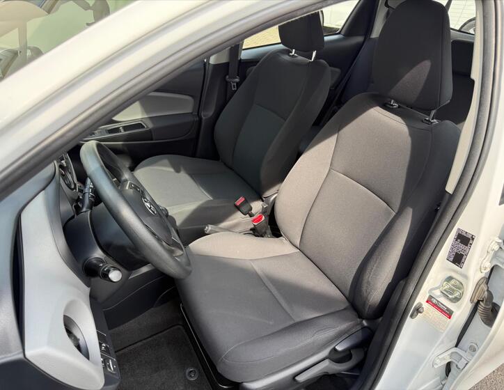 Toyota Yaris 9