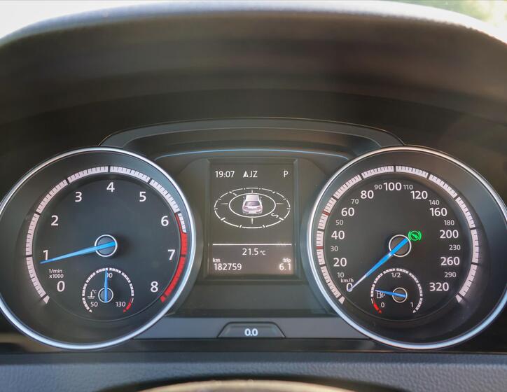 Volkswagen Golf 21